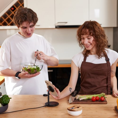 Green Cell MagScape Inductive Charging Stand 3-in-1 MagSafe for iPhone, Apple Watch, AirPods and other wireless headphones MSST-GC-3IN1-B