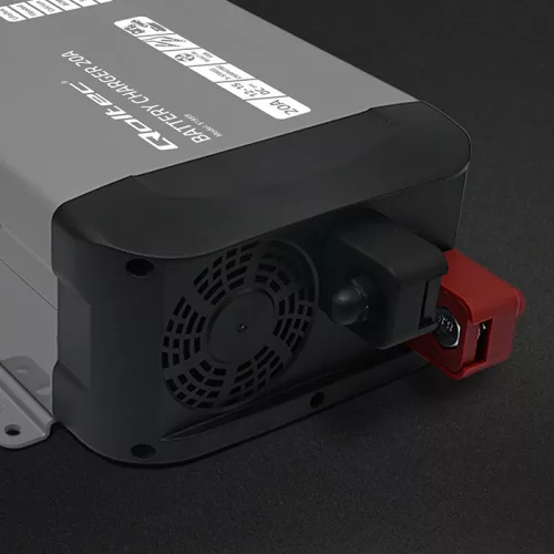 Qoltec Smart Monolith 12 V-os intelligens akkumulátortöltő LiFePO4, AGM, GEL és SLA akkumulátorokhoz, 20 A