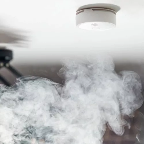 Shelly Plus Smoke vezeték nélküli, elemes intelligens fotoelektromos füstérzékelő
